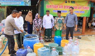 Tangani-Dampak-Kemarau,-Polres-Tuban-Bersama-PCNU-Droping-Air-Bersih-Untuk-Warga